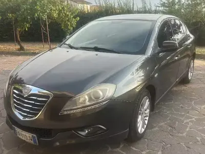 Usata Lancia Delta Gold 112 CV (82 kW) 2011 Utilitaria