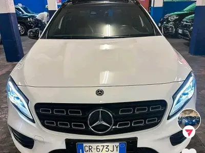 Usata Mercedes GLA200 AMG 136 CV (100 kW) 2019 Bianco SUV