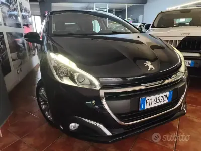 Usata Peugeot 208 Allure 100 CV (73 kW) 2017 Blu Utilitaria