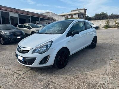 Usata Opel Corsa Edition 95 CV (69 kW) 2013 Bianco Utilitaria