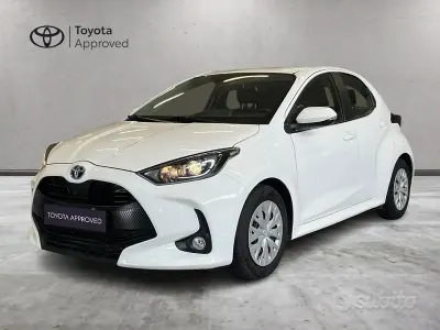 Usata Toyota Yaris Hybrid Active 92 CV (67 kW) 2023 Bianco Berlina