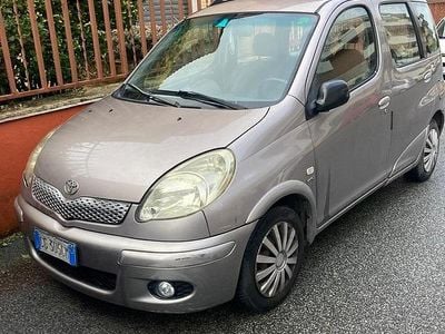 Second-hand Toyota Yaris Verso 84 CP (61 kW) 2003 Gri Monovolum