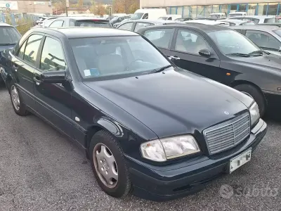 Usata Mercedes C200 Classic 192 CV (141 kW) 1997 Bluazzurro Berlina