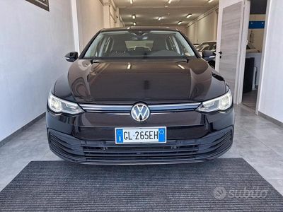 Usata VW Golf VIII Life 116 CV (85 kW) 2022 Nero Berlina