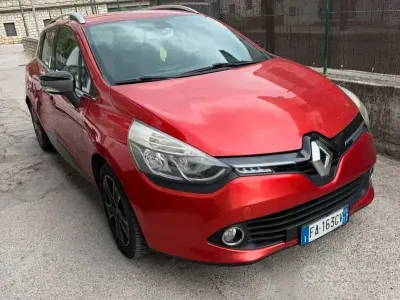 Usata Renault Clio GrandTour 90 CV (66 kW) 2015 Rosso Station wagon