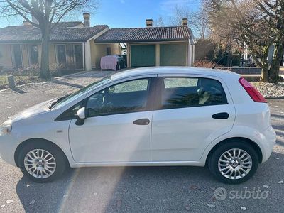 Usata Fiat Punto Street 75 CV (55 kW) 2014 Bianco Berlina