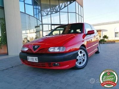 Usata Alfa Romeo 145 Quadrifoglio 150 CV (110 kW) 1996 Rosso Utilitaria