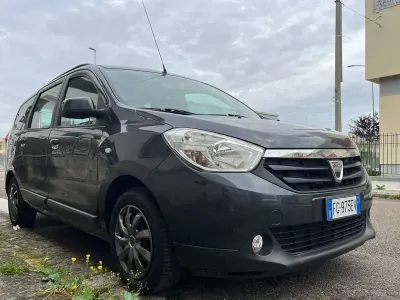 Usata Dacia Lodgy Lauréate 102 CV (75 kW) 2017 Nero Monovolume