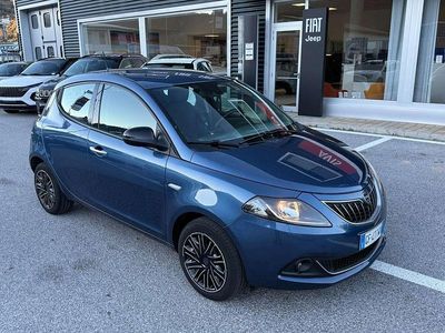 Usata Lancia Ypsilon Gold 69 CV (50 kW) 2021 Blu/azzurro Utilitaria