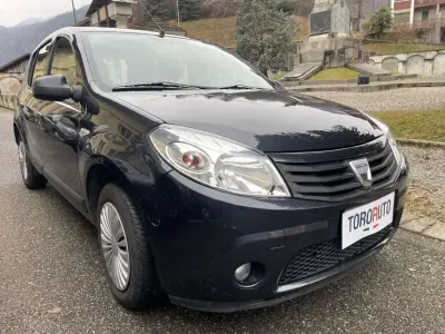 Usata Dacia Sandero Ambiance 75 CV (55 kW) 2010 Grigio Berlina