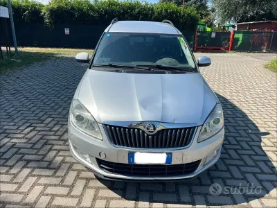 Usata Skoda Roomster Active 90 CV (66 kW) 2014 Grigio Monovolume