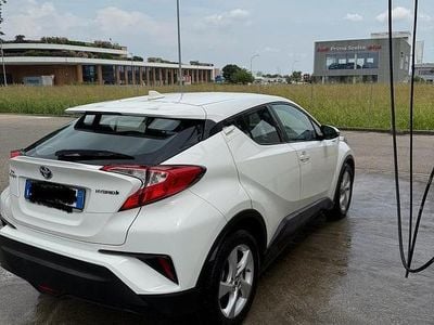 Usata Toyota C-HR Active 98 CV (72 kW) 2018 Bianco SUV