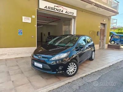 Usata Ford Fiesta Titanium 70 CV (51 kW) 2011 Nero Berlina