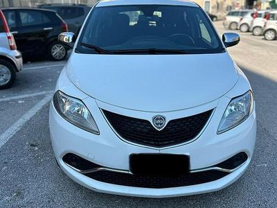 Usata Lancia Ypsilon 69 CV (50 kW) 2014 Bianco Utilitaria