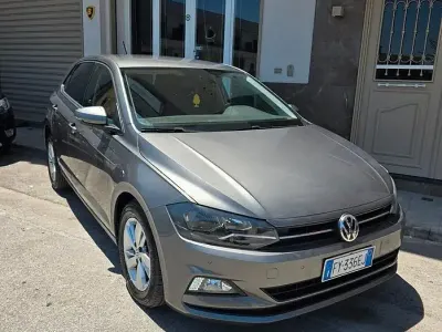 Usata VW Polo Comfortline 90 CV (66 kW) 2019 Grigio Utilitaria