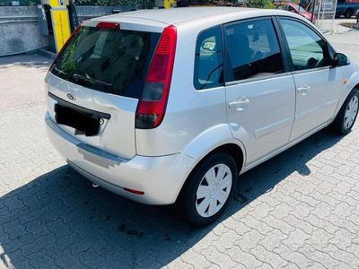 Usata Ford Fiesta 68 CV (50 kW) 2004 Grigio Utilitaria
