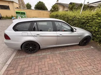 Usata BMW 318 143 CV (105 kW) 2010 Grigio Station wagon