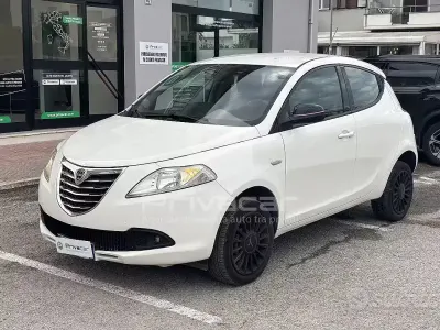 Usado Lancia Ypsilon 85 HP (62 kW) 2013 Branco Citadino