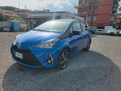 Usata Toyota Yaris Hybrid Style 73 CV (53 kW) 2019 Blu Berlina