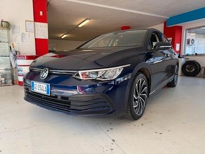 Usata VW Golf VIII Life 110 CV (80 kW) 2021 Blu Berlina