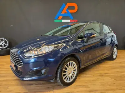 Usata Ford Fiesta Titanium 80 CV (58 kW) 2015 Blu/azzurro Utilitaria