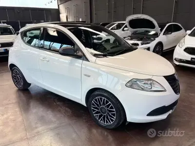 Usado Lancia Ypsilon S 69 HP (50 kW) 2014 Branco Citadino