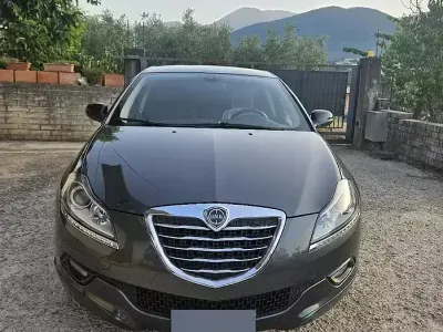Usata Lancia Delta 120 CV (88 kW) 2014 Grigio Utilitaria