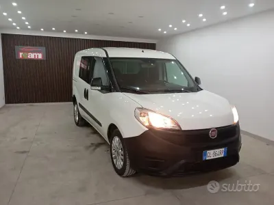 Usata Fiat Doblò 105 CV (77 kW) 2023 Bianco Monovolume