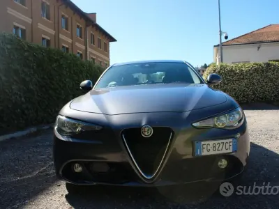 Usata Alfa Romeo Giulia Super 150 CV (110 kW) 2016 Grigio Berlina