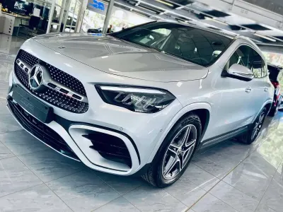 Usata Mercedes GLA200 AMG line 163 CV (119 kW) 2025 922 argento high tech SUV