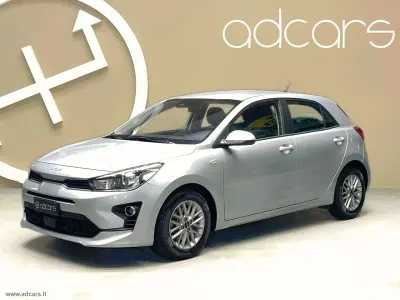Usata Kia Rio Style 99 CV (72 kW) 2022 Grigio Berlina