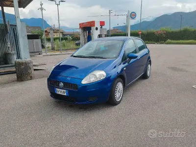 Usata Fiat Grande Punto Active 65 CV (47 kW) 2007 Bluazzurro Utilitaria
