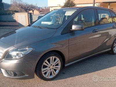 Usata Mercedes B180 Executive 109 CV (80 kW) 2014 Grigio Monovolume