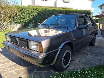 Usata Lancia Delta 77 CV (56 kW) 1984 Grigio Utilitaria