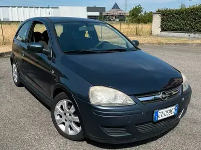 Usata Opel Corsa Sport 80 CV (58 kW) 2006 Bluazzurro Utilitaria