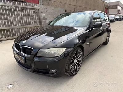 Begagnad BMW 318 142 HK (104 kW) 2009 Svart Kombi