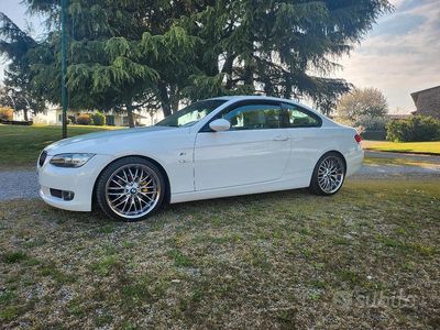 Begagnad BMW 320 M Sport 170 HK (125 kW) 2008 Vit Sportkupé
