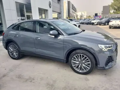 Usata Audi Q3 Sportback 150 CV (110 kW) 2022 Grigio nanugrey SUV