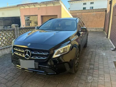 Usata Mercedes GLA200 136 CV (100 kW) 2019 Nero SUV