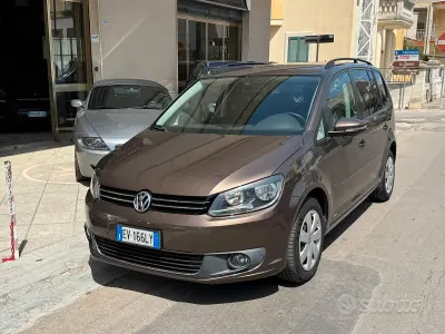 Usata VW Touran Comfortline 105 CV (77 kW) 2014 Marrone Monovolume