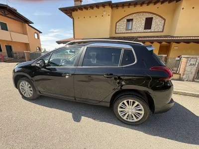 Usata Peugeot 2008 Active 102 CV (75 kW) 2019 Nero SUV