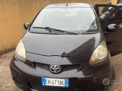 Brugt Toyota Aygo 68 HK (50 kW) 2011 Sort Hatchback