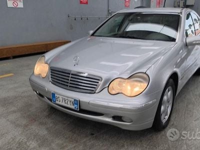 Usata Mercedes C200 Classic 192 CV (141 kW) 2001 Grigio Berlina