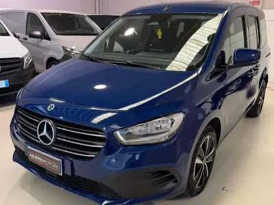 Usata Mercedes 180 Premium 116 CV (85 kW) 2023 Blu/azzurro Berlina