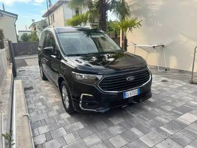 Usata Ford Grand Tourneo Connect 122 CV (89 kW) 2022 Nero Monovolume