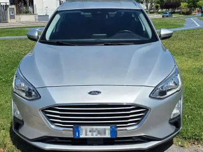 Usata Ford Focus 95 CV (69 kW) 2019 Argento Station wagon