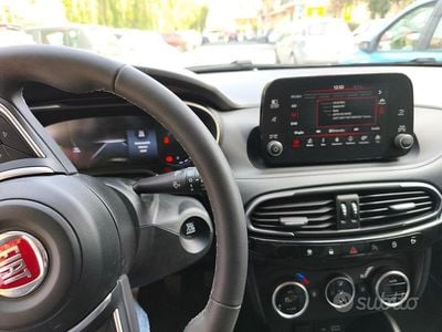Usata Fiat Tipo Cross 101 CV (74 kW) 2023 Rosso Berlina