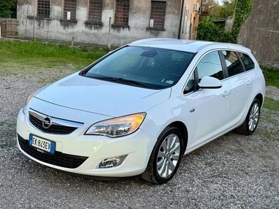 Usata Opel Astra Cosmo 110 CV (80 kW) 2011 Bianco Station wagon