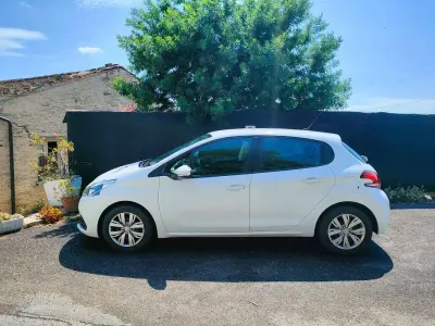 Usata Peugeot 208 102 CV (75 kW) 2019 Bianco Utilitaria