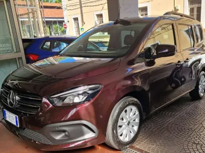 Usata Mercedes 180 Premium 116 CV (85 kW) 2024 Marrone Berlina